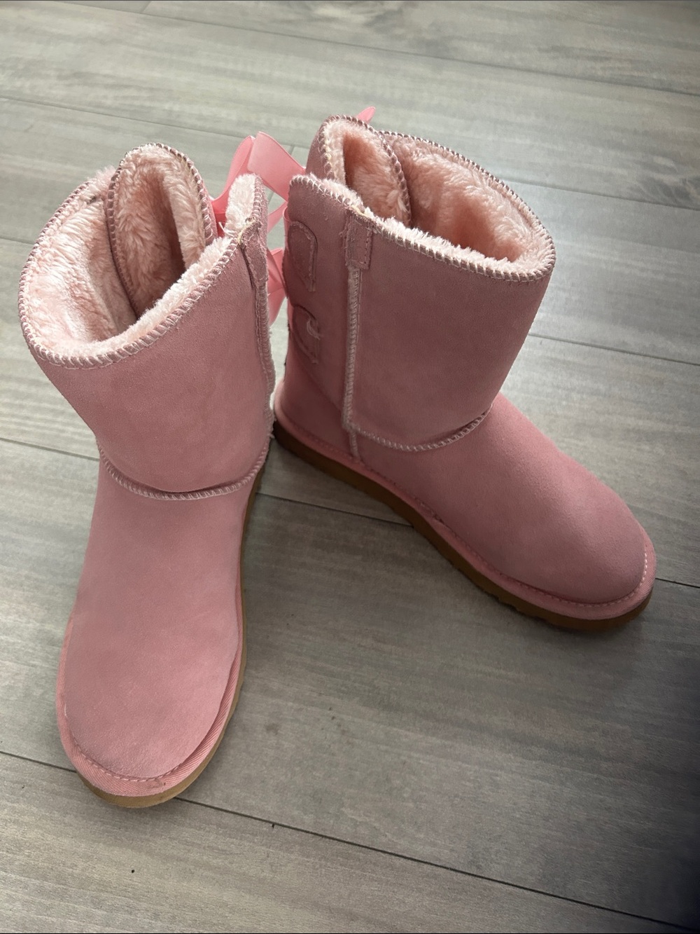 SHORT METRO BOW UGG BOOTS - PINK